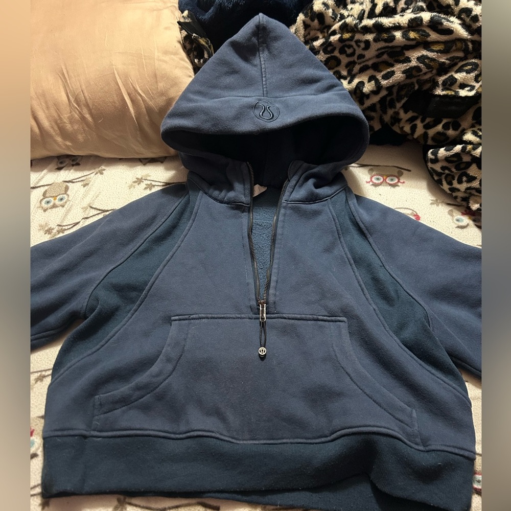 lululemon scuba hoodie 
great condition might need a little lint roller
xs/s